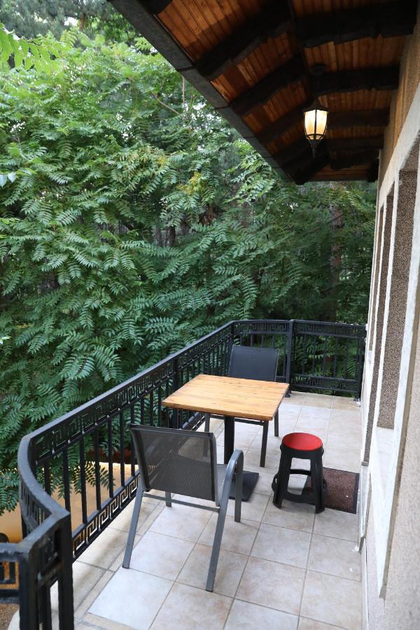 City Park Hostel Приштина Экстерьер фото
