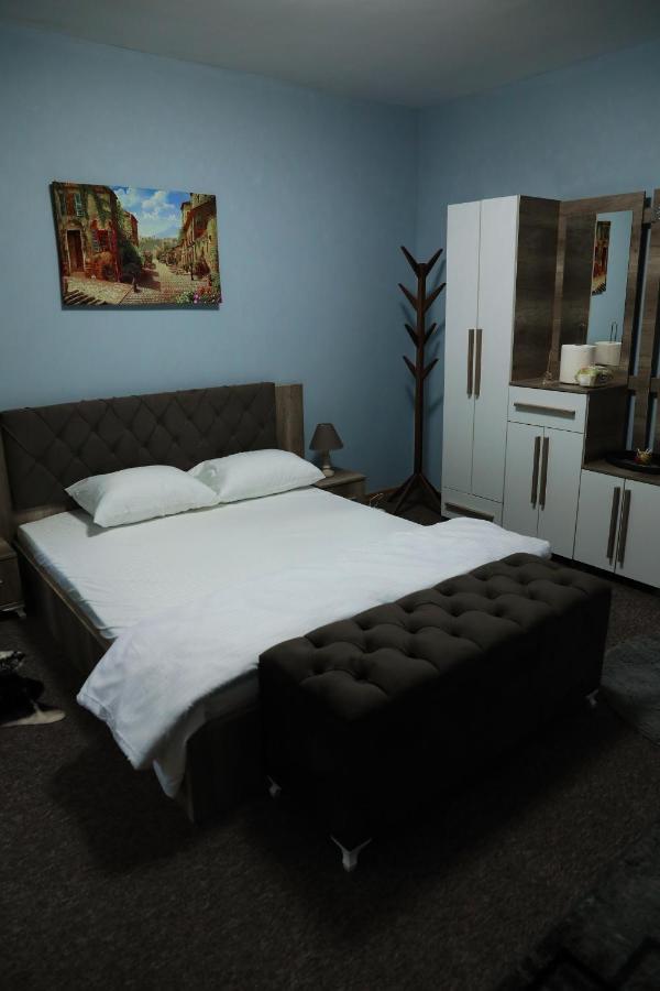 City Park Hostel Приштина Экстерьер фото
