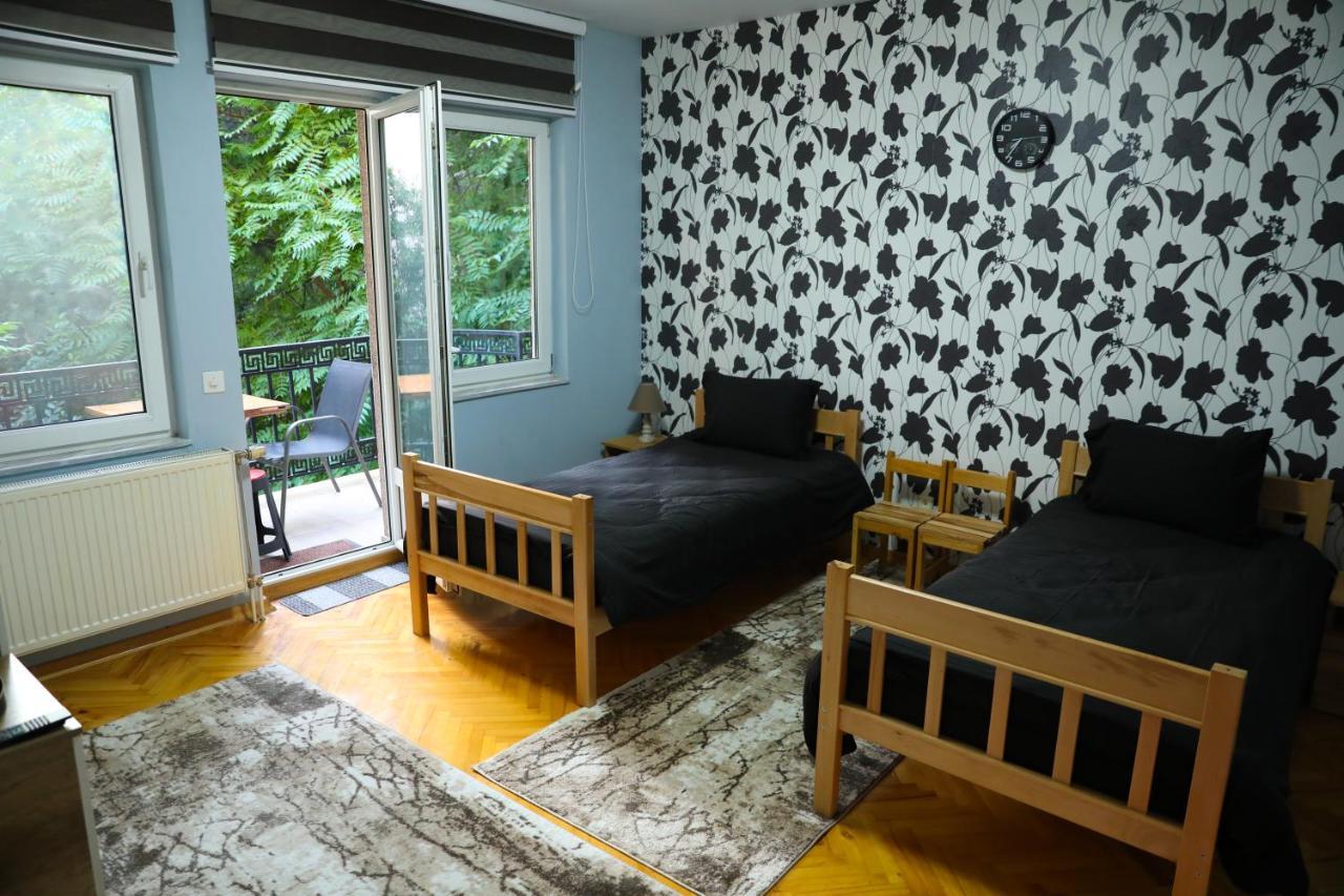 City Park Hostel Приштина Экстерьер фото