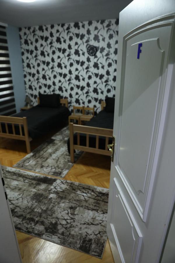 City Park Hostel Приштина Экстерьер фото